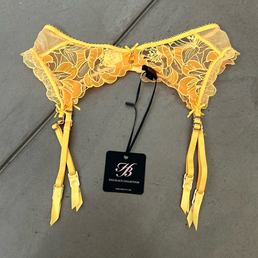 Yellow Floral Lace Garter Belt. SizeSmall... MIA